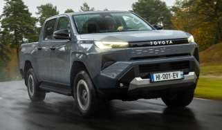 Toyota Hilux - front